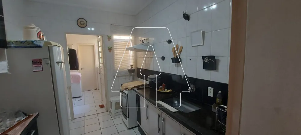 Alugar Apartamento / Padr&atilde;o em Ara&ccedil;atuba R$ 1.800,00 - Foto 7