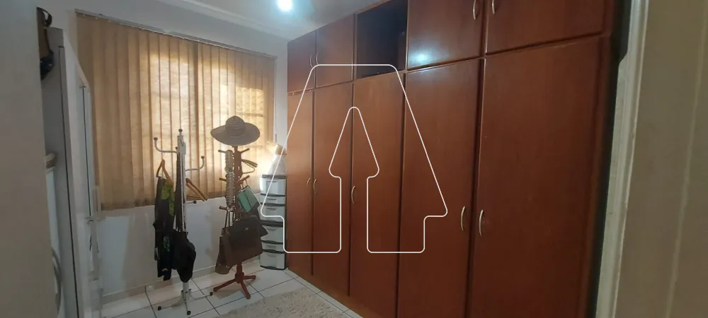 Alugar Apartamento / Padr&atilde;o em Ara&ccedil;atuba R$ 1.800,00 - Foto 8