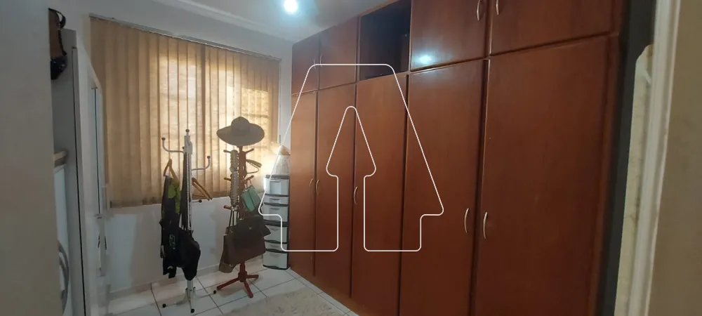 Alugar Apartamento / Padr&atilde;o em Ara&ccedil;atuba R$ 1.800,00 - Foto 9
