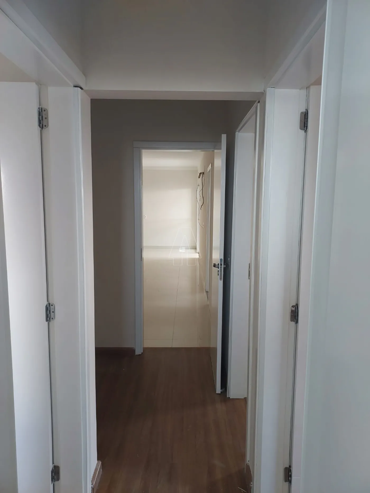 Alugar Apartamento / Padr&atilde;o em Ara&ccedil;atuba R$ 2.000,00 - Foto 1