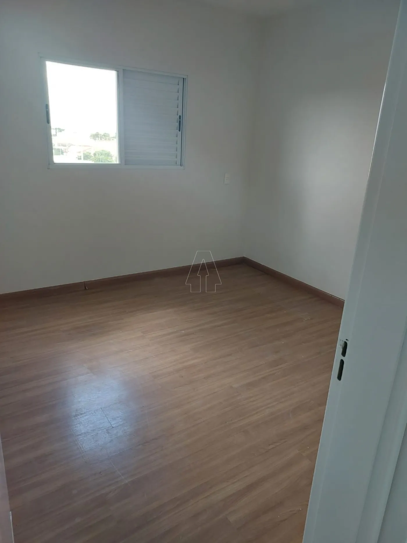 Alugar Apartamento / Padr&atilde;o em Ara&ccedil;atuba R$ 2.000,00 - Foto 6