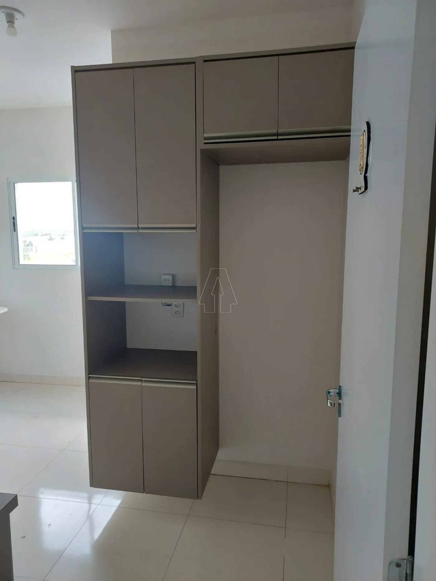 Alugar Apartamento / Padr&atilde;o em Ara&ccedil;atuba R$ 2.000,00 - Foto 11