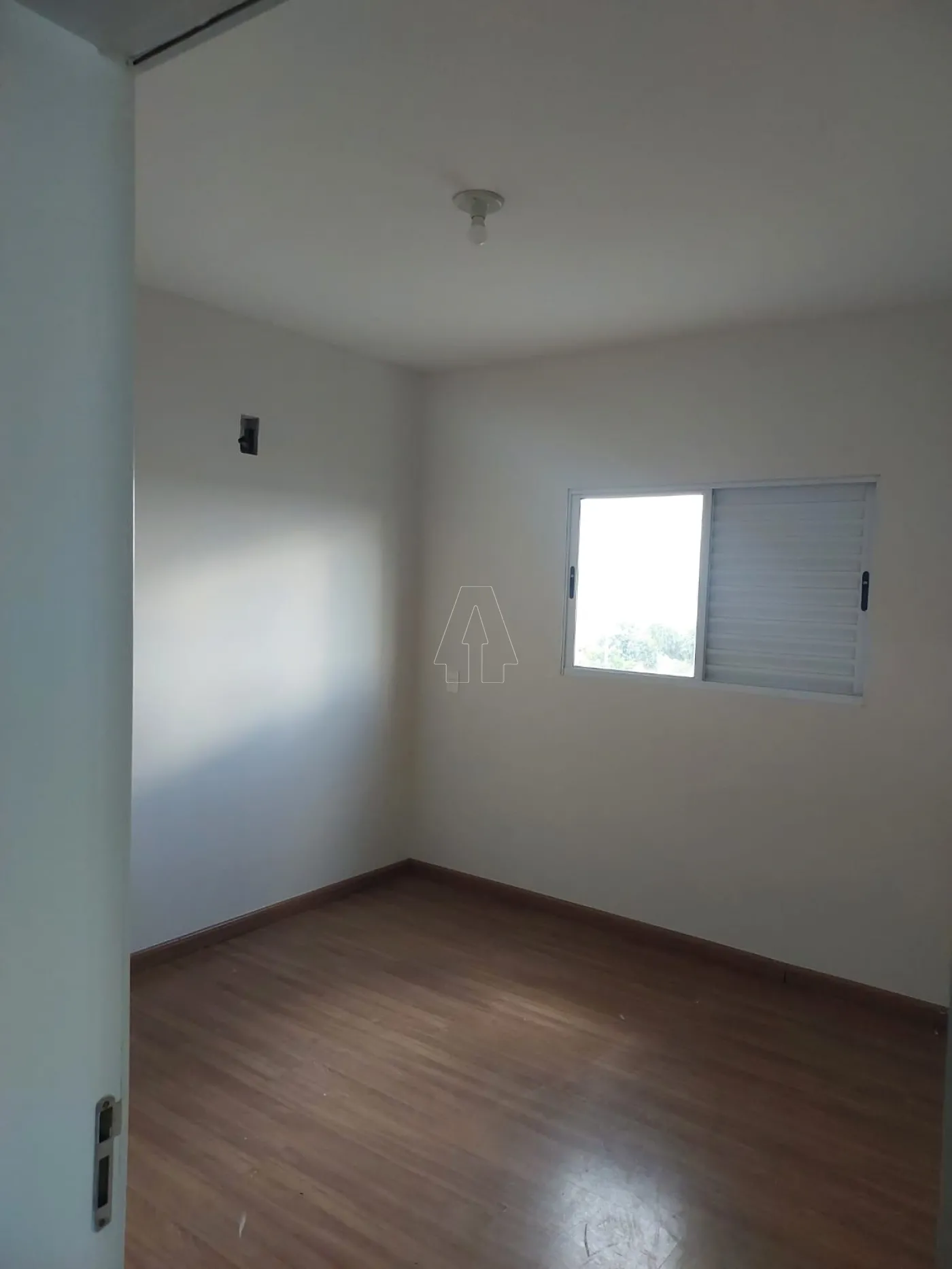 Alugar Apartamento / Padr&atilde;o em Ara&ccedil;atuba R$ 2.000,00 - Foto 12