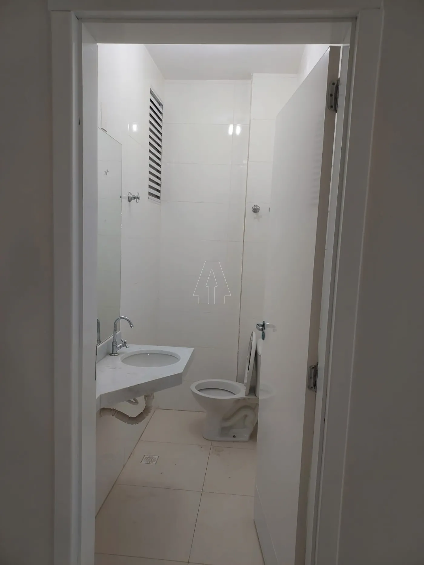 Alugar Apartamento / Padr&atilde;o em Ara&ccedil;atuba R$ 2.000,00 - Foto 16