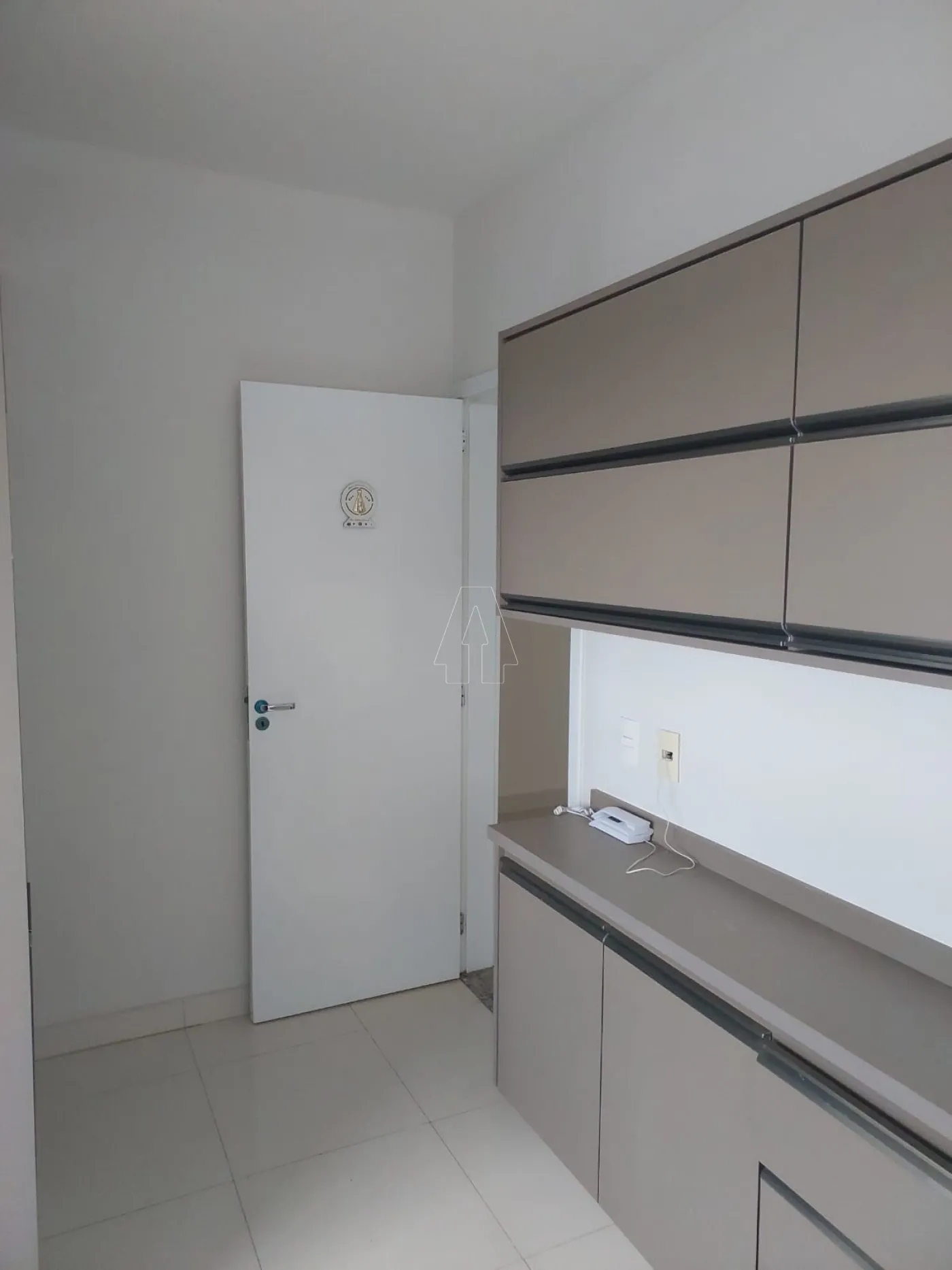 Alugar Apartamento / Padr&atilde;o em Ara&ccedil;atuba R$ 2.000,00 - Foto 17