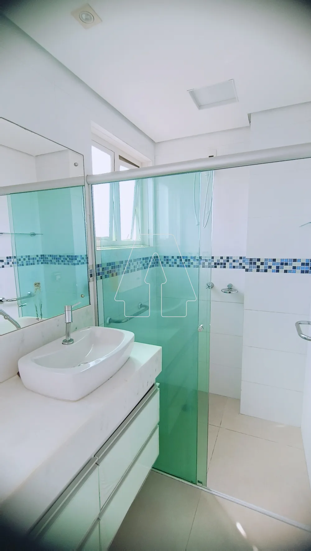 Alugar Apartamento / Padr&atilde;o em Ara&ccedil;atuba R$ 1.900,00 - Foto 5