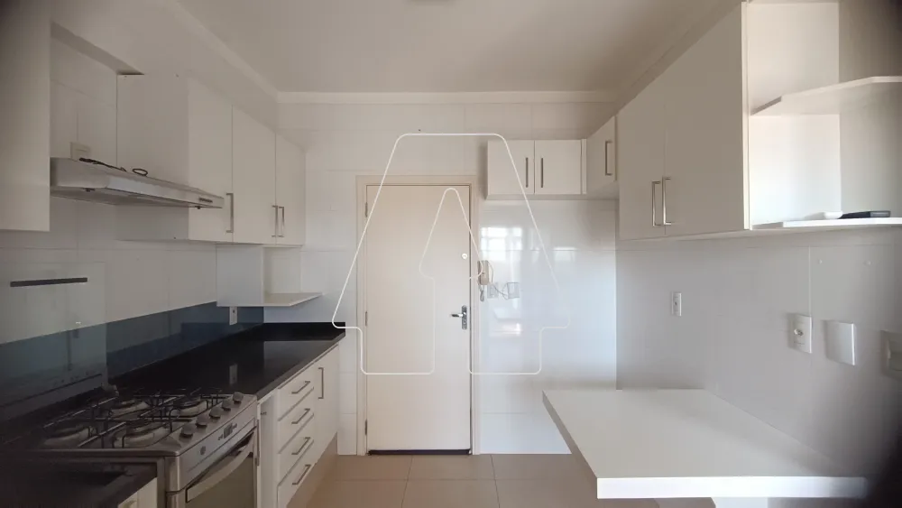 Alugar Apartamento / Padr&atilde;o em Ara&ccedil;atuba R$ 1.900,00 - Foto 7