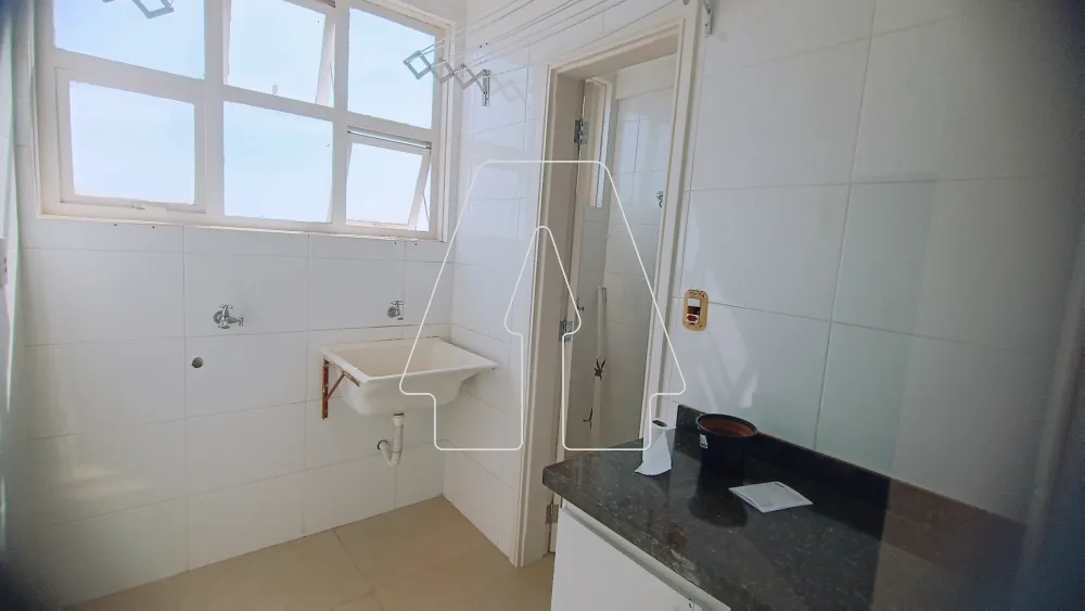 Alugar Apartamento / Padr&atilde;o em Ara&ccedil;atuba R$ 1.900,00 - Foto 9