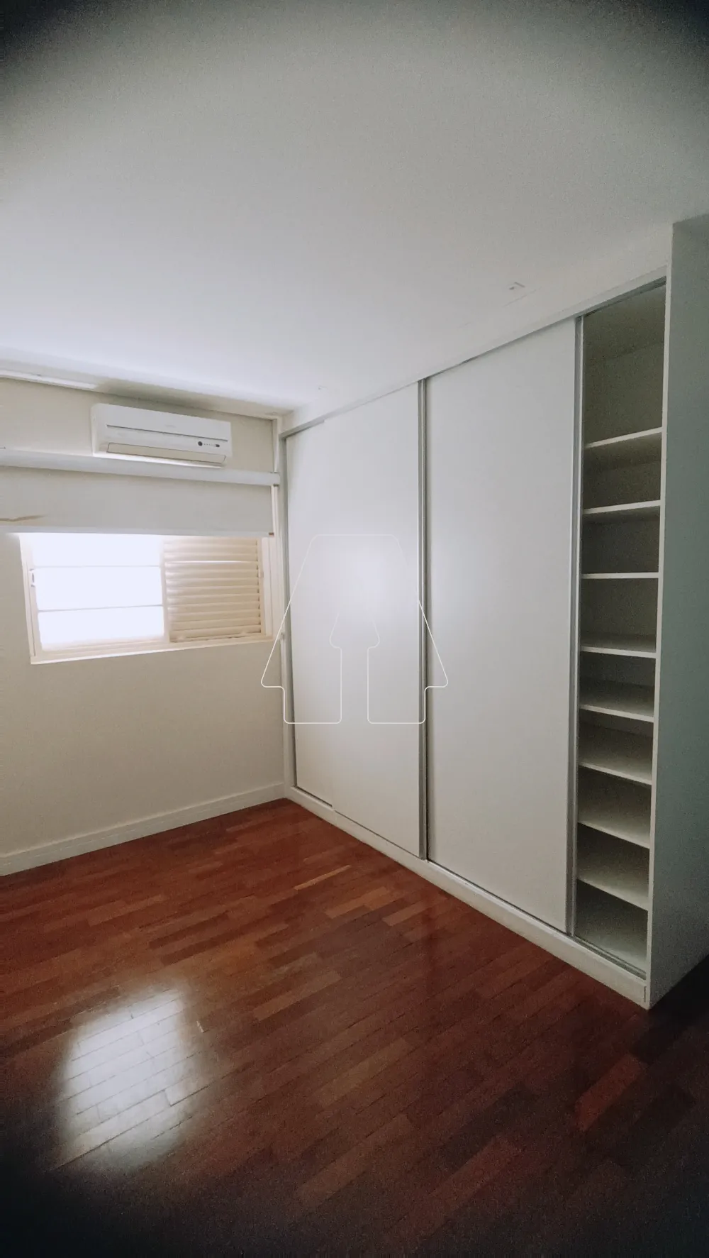 Alugar Apartamento / Padr&atilde;o em Ara&ccedil;atuba R$ 1.900,00 - Foto 14