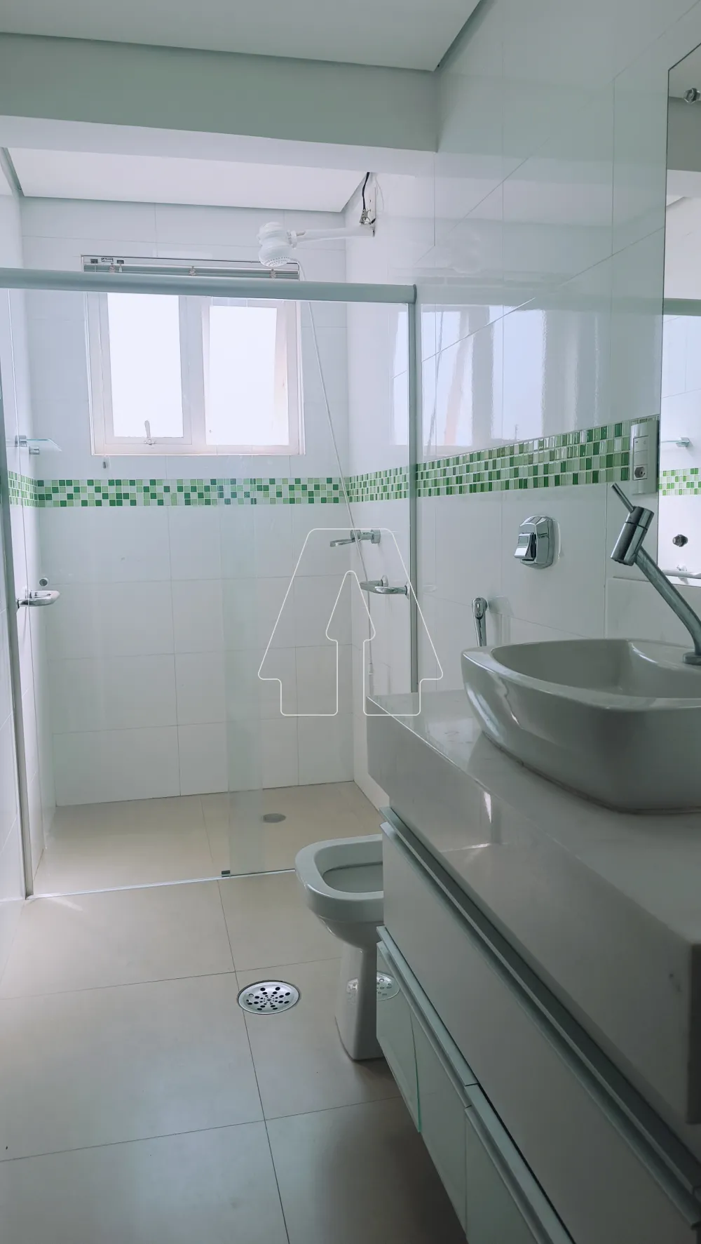 Alugar Apartamento / Padr&atilde;o em Ara&ccedil;atuba R$ 1.900,00 - Foto 16