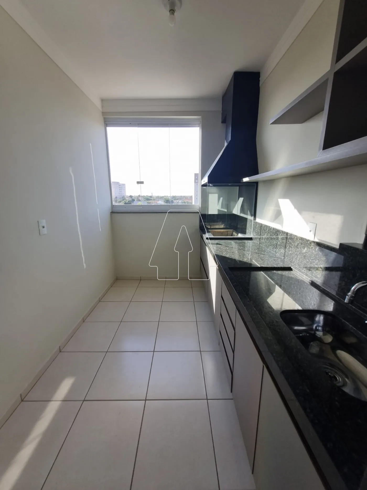 Alugar Apartamento / Padr&atilde;o em Ara&ccedil;atuba R$ 1.360,00 - Foto 1