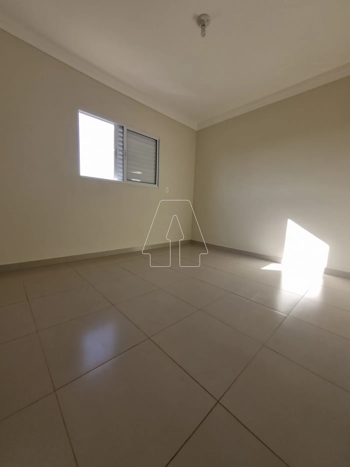 Alugar Apartamento / Padr&atilde;o em Ara&ccedil;atuba R$ 1.360,00 - Foto 5