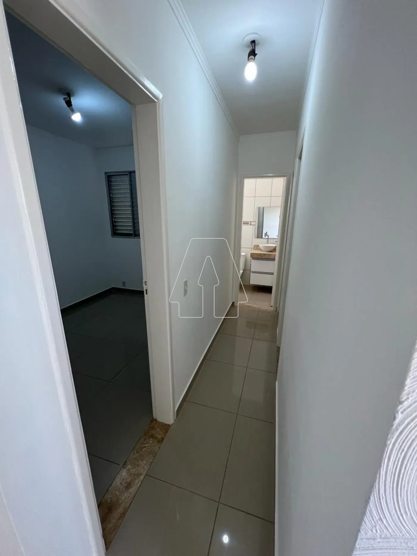 Comprar Apartamento / Padr&atilde;o em Ara&ccedil;atuba R$ 220.000,00 - Foto 3