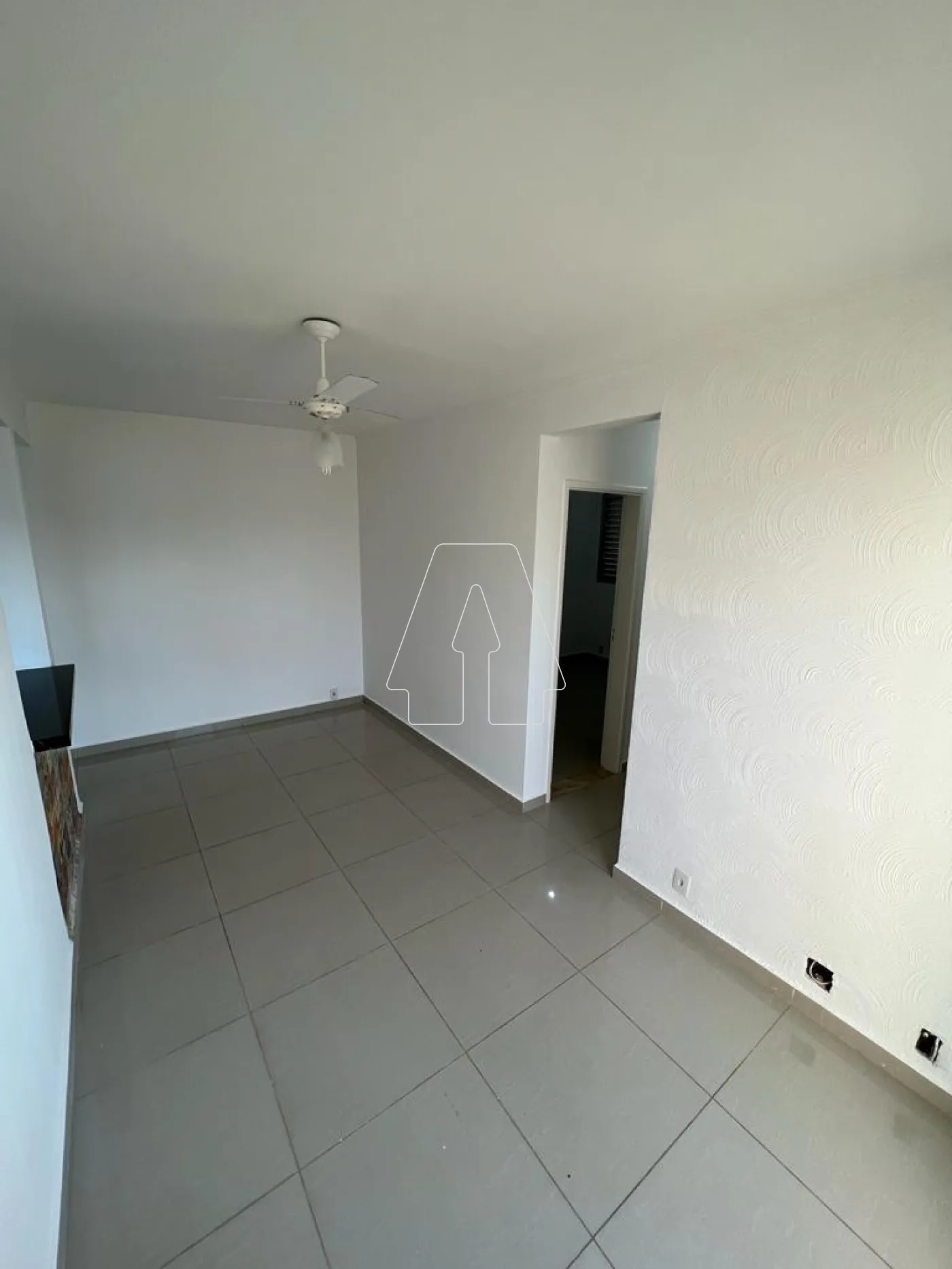 Comprar Apartamento / Padr&atilde;o em Ara&ccedil;atuba R$ 220.000,00 - Foto 4
