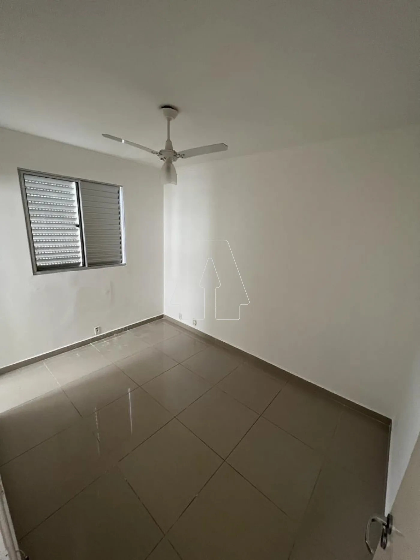 Comprar Apartamento / Padr&atilde;o em Ara&ccedil;atuba R$ 220.000,00 - Foto 6