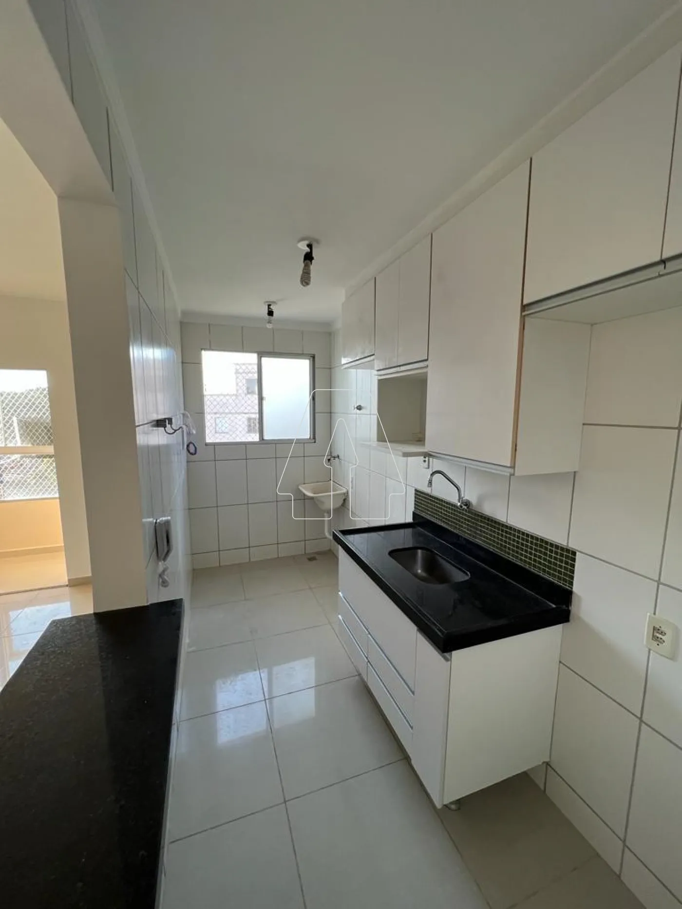 Comprar Apartamento / Padr&atilde;o em Ara&ccedil;atuba R$ 220.000,00 - Foto 2