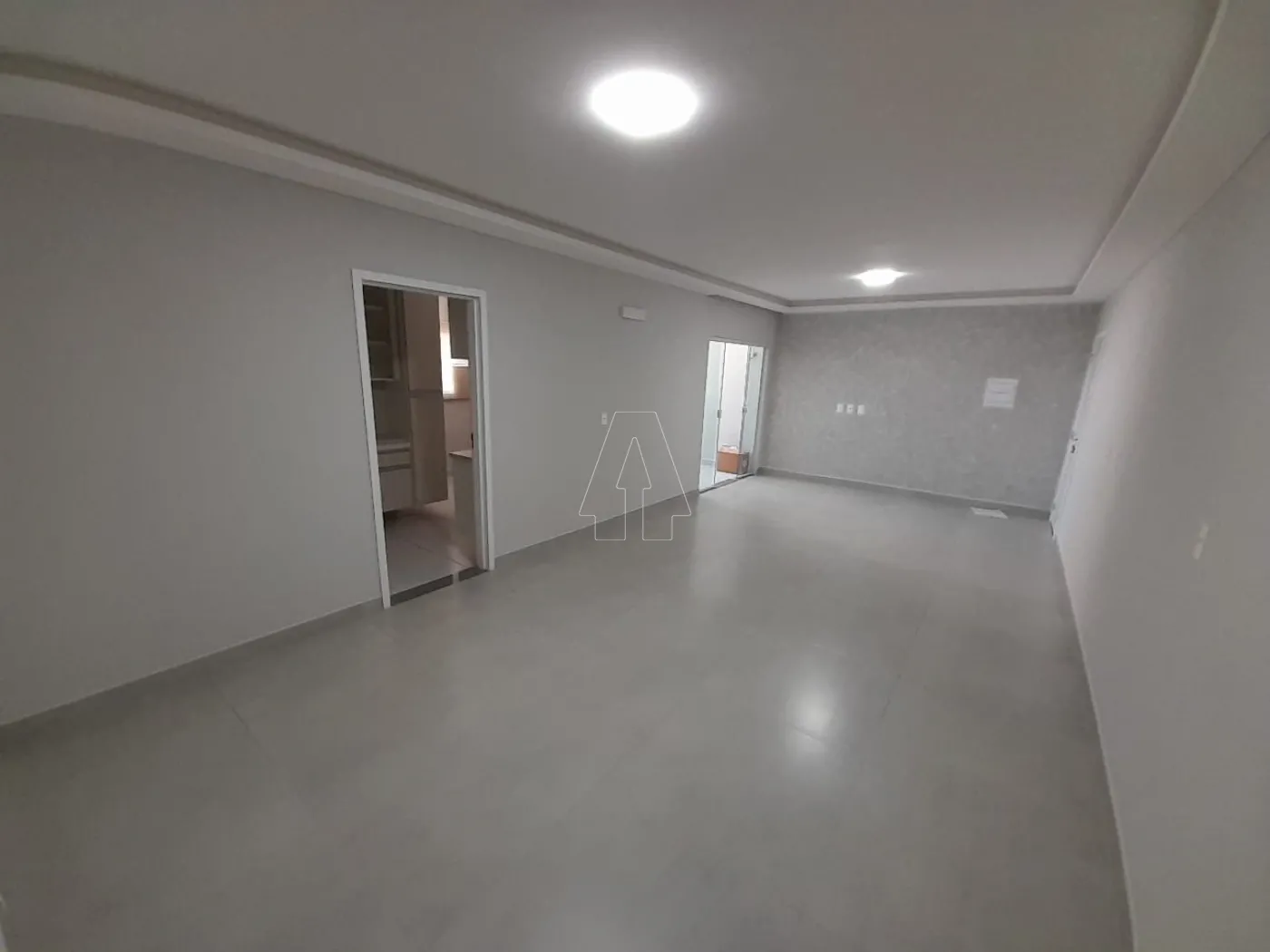 Alugar Apartamento / Padr&atilde;o em Ara&ccedil;atuba R$ 2.600,00 - Foto 1
