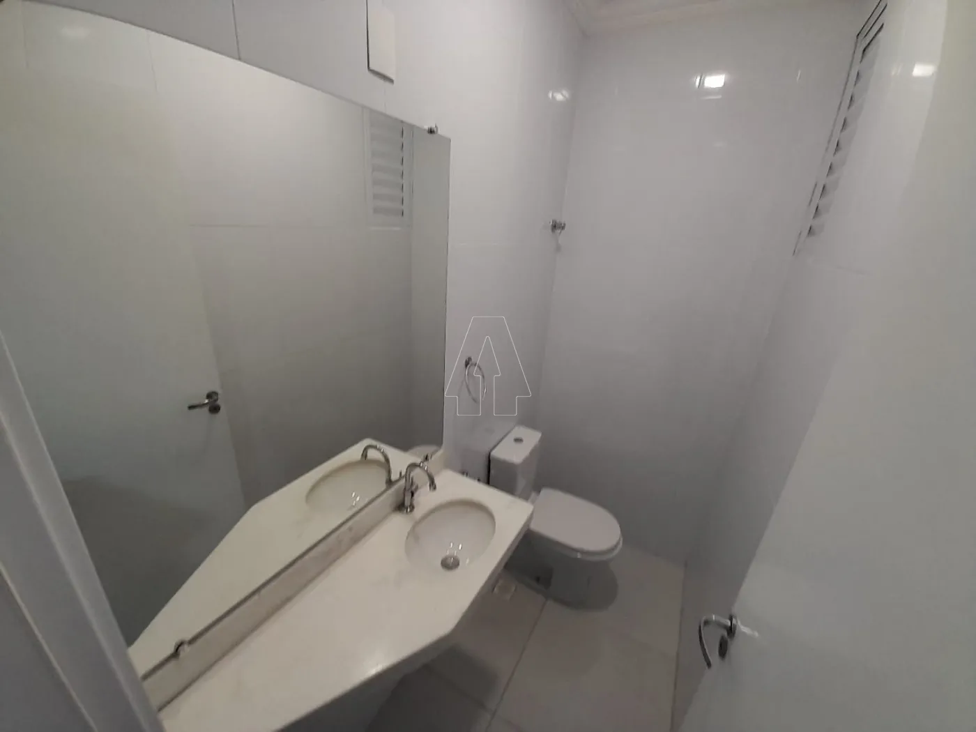 Alugar Apartamento / Padr&atilde;o em Ara&ccedil;atuba R$ 2.600,00 - Foto 2
