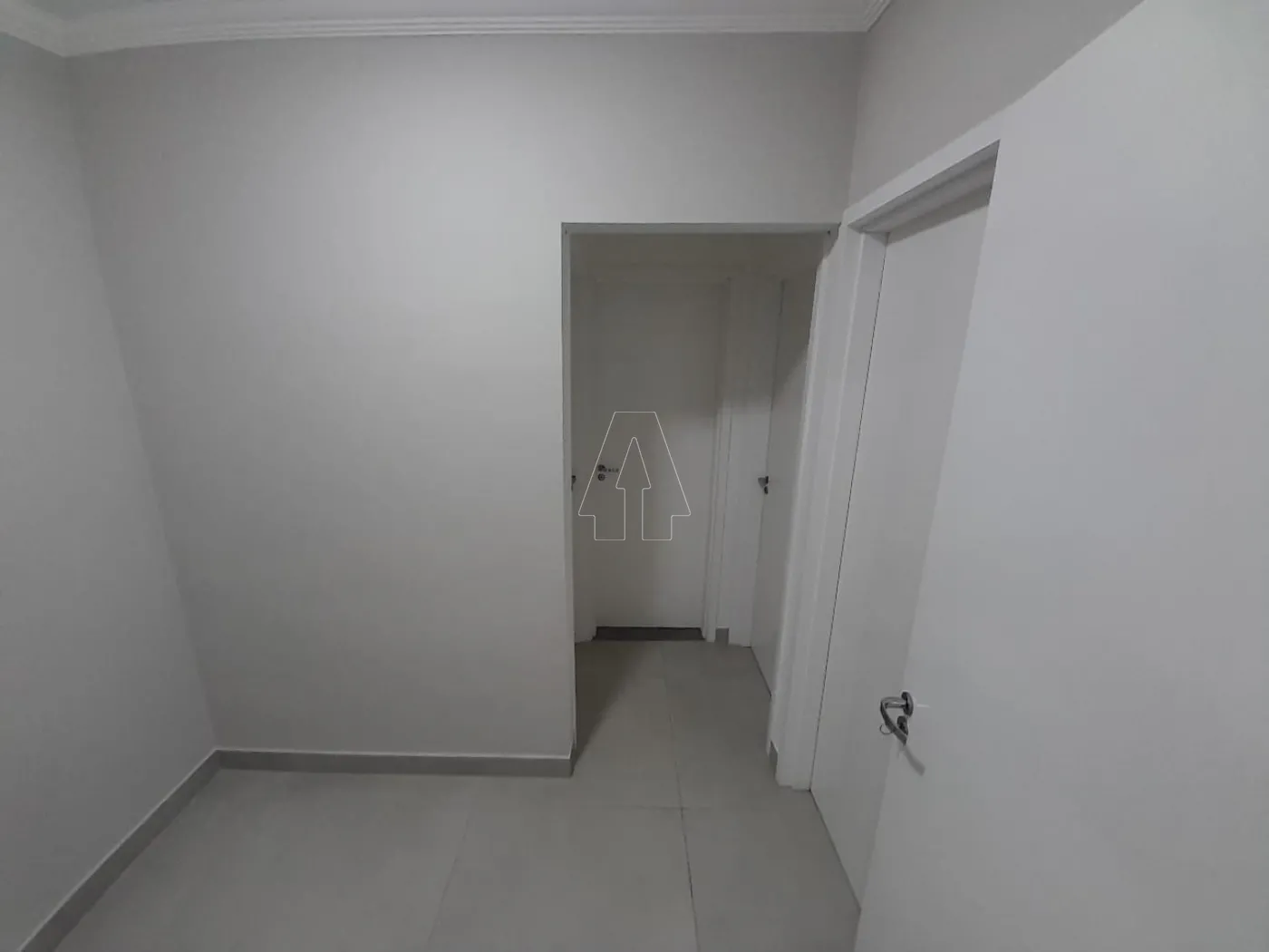 Alugar Apartamento / Padr&atilde;o em Ara&ccedil;atuba R$ 2.600,00 - Foto 3