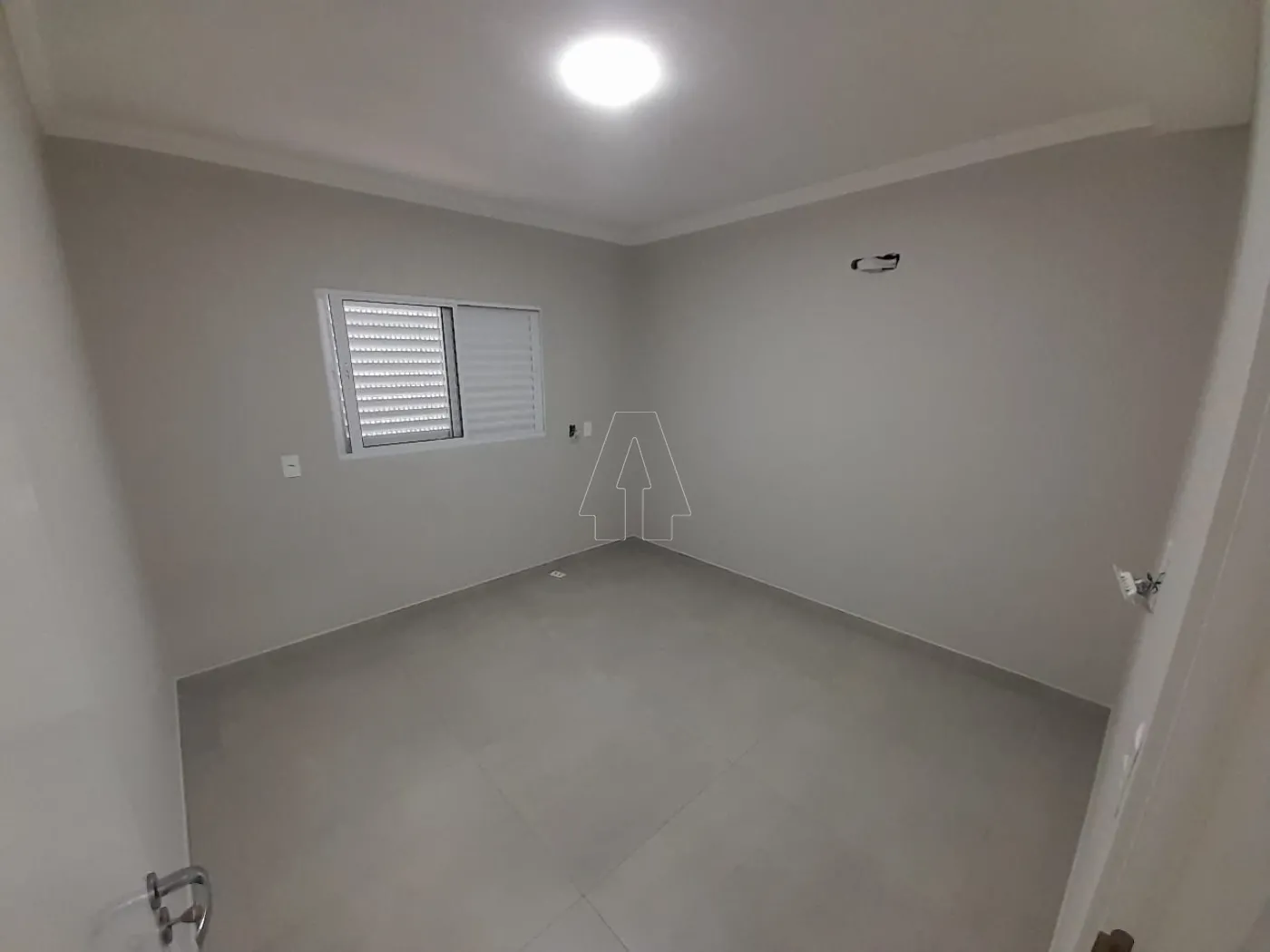 Alugar Apartamento / Padr&atilde;o em Ara&ccedil;atuba R$ 2.600,00 - Foto 4