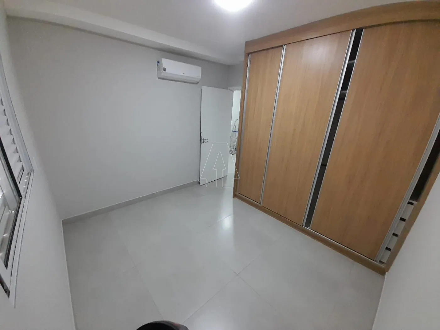 Alugar Apartamento / Padr&atilde;o em Ara&ccedil;atuba R$ 2.600,00 - Foto 5