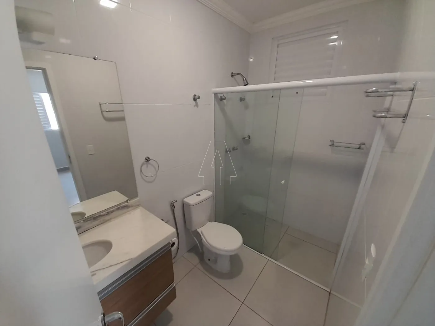 Alugar Apartamento / Padr&atilde;o em Ara&ccedil;atuba R$ 2.600,00 - Foto 9