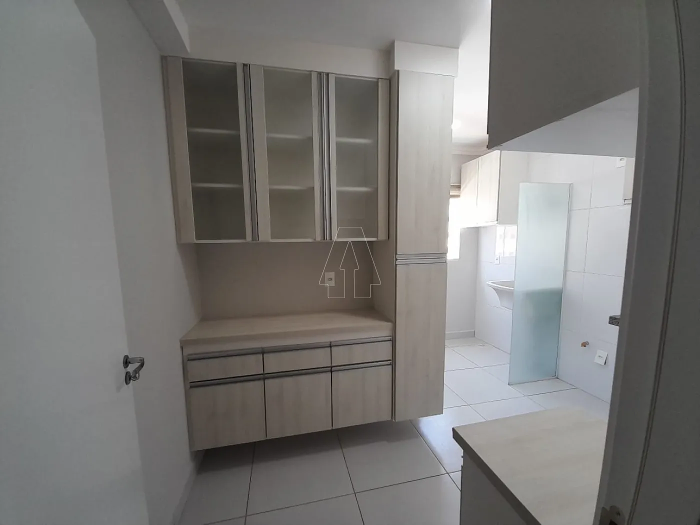 Alugar Apartamento / Padr&atilde;o em Ara&ccedil;atuba R$ 2.600,00 - Foto 10