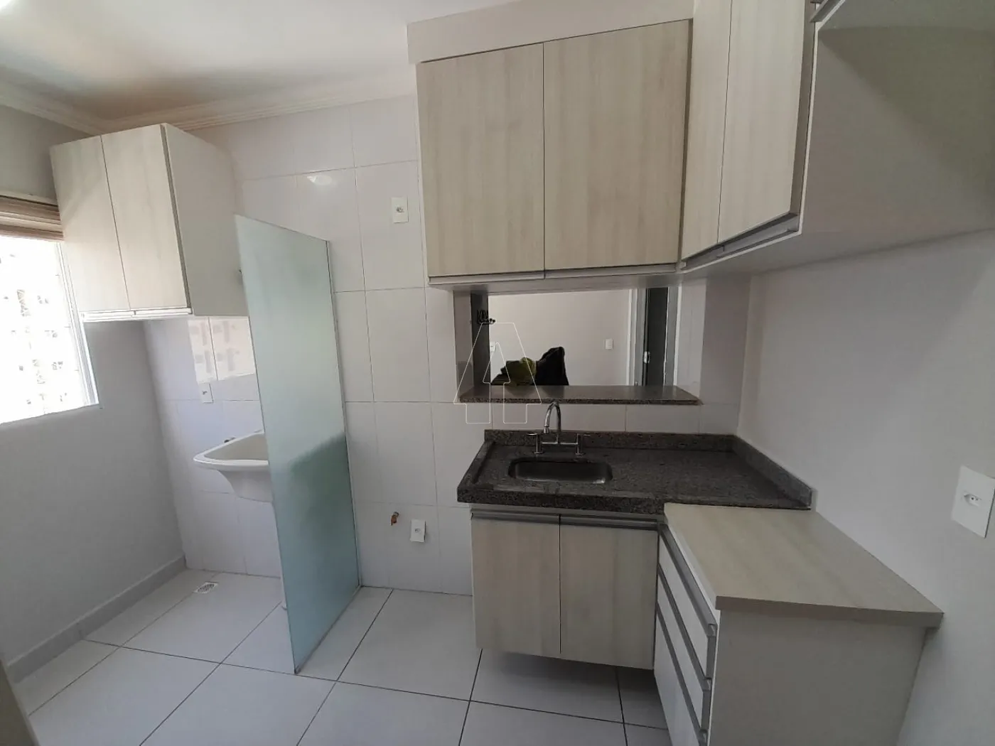 Alugar Apartamento / Padr&atilde;o em Ara&ccedil;atuba R$ 2.600,00 - Foto 11