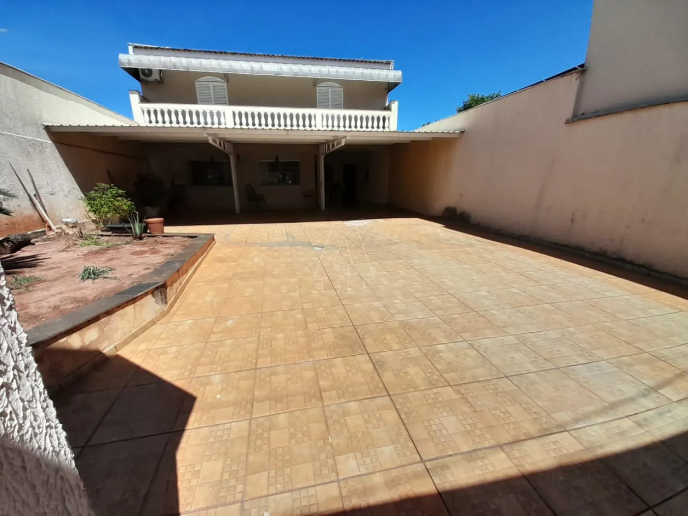 Alugar Casa / Sobrado em Ara&ccedil;atuba R$ 3.700,00 - Foto 1