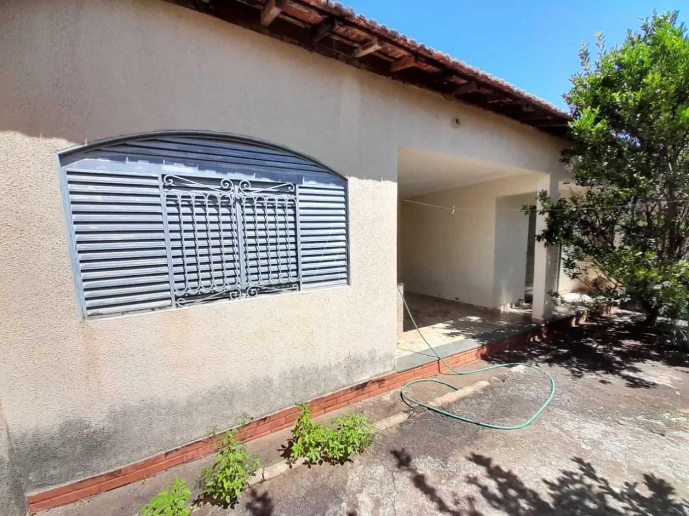 Alugar Casa / Sobrado em Ara&ccedil;atuba R$ 3.700,00 - Foto 17