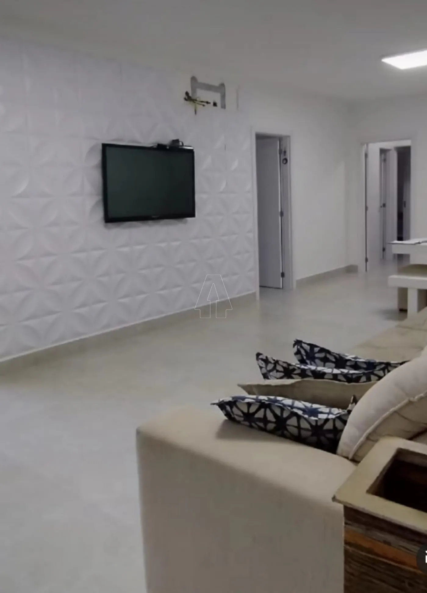 Comprar Apartamento / Padr&atilde;o em Ara&ccedil;atuba R$ 450.000,00 - Foto 2
