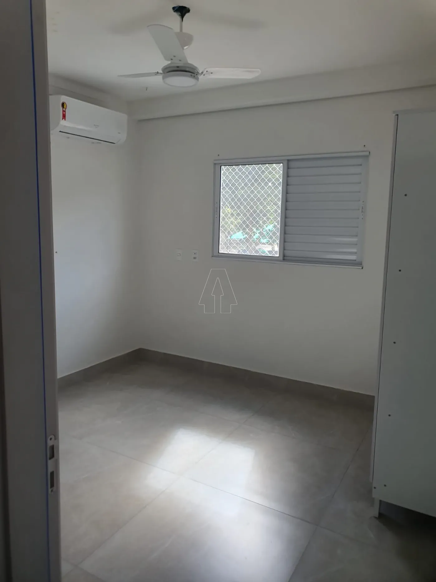 Comprar Apartamento / Padr&atilde;o em Ara&ccedil;atuba R$ 450.000,00 - Foto 3