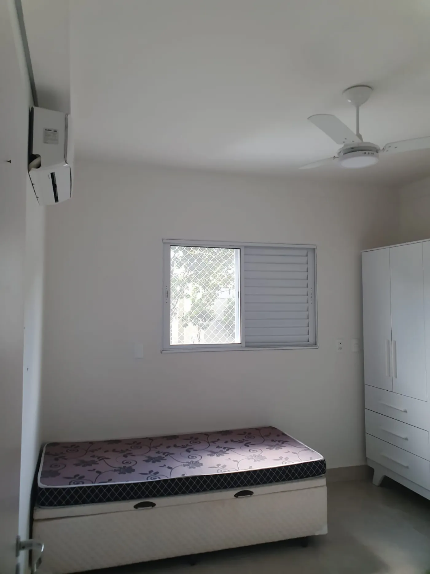 Comprar Apartamento / Padr&atilde;o em Ara&ccedil;atuba R$ 450.000,00 - Foto 4
