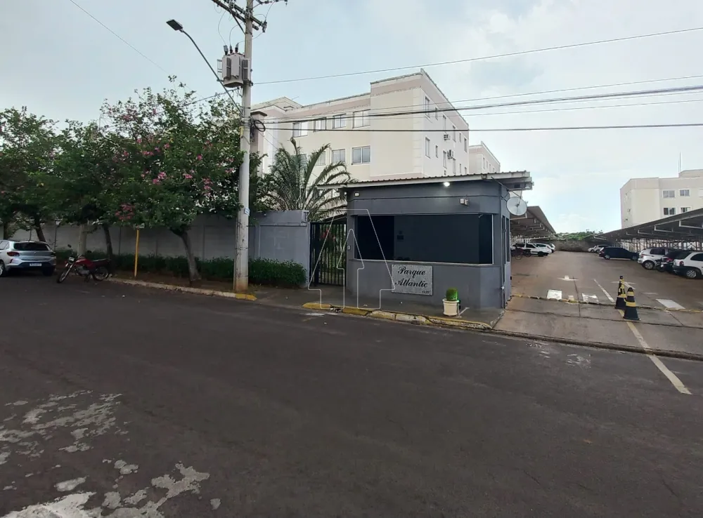 Comprar Apartamento / Padr&atilde;o em Ara&ccedil;atuba R$ 130.000,00 - Foto 2