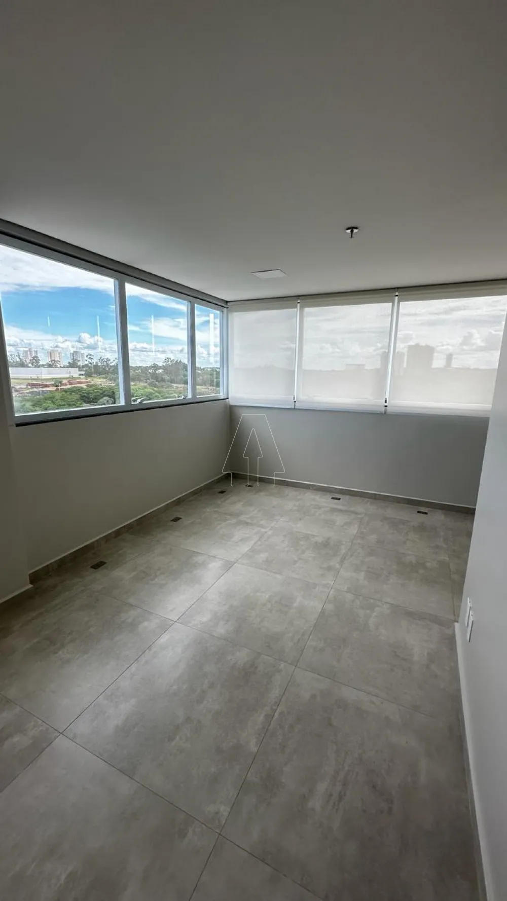 Alugar Comercial / Sala em Condom&iacute;nio em Ara&ccedil;atuba R$ 1.700,00 - Foto 3