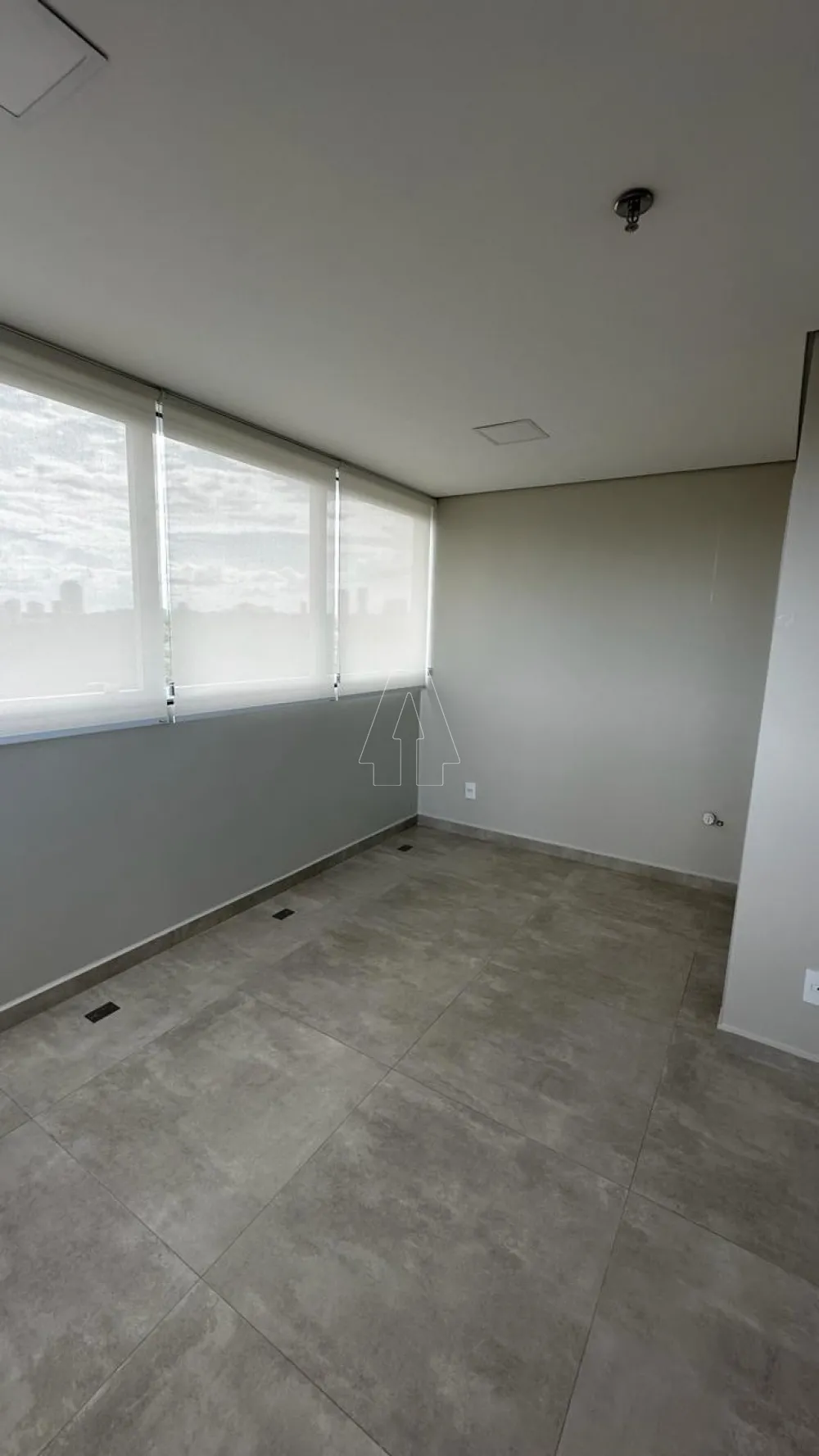 Alugar Comercial / Sala em Condom&iacute;nio em Ara&ccedil;atuba R$ 1.700,00 - Foto 5