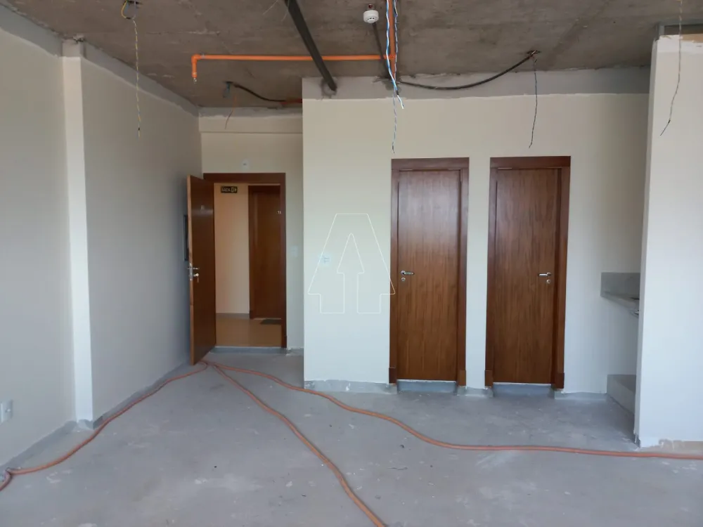 Alugar Comercial / Sala em Condom&iacute;nio em Ara&ccedil;atuba R$ 2.100,00 - Foto 3