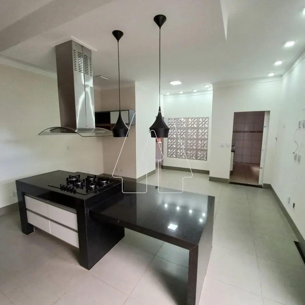 Comprar Casa / Residencial em Ara&ccedil;atuba R$ 550.000,00 - Foto 4