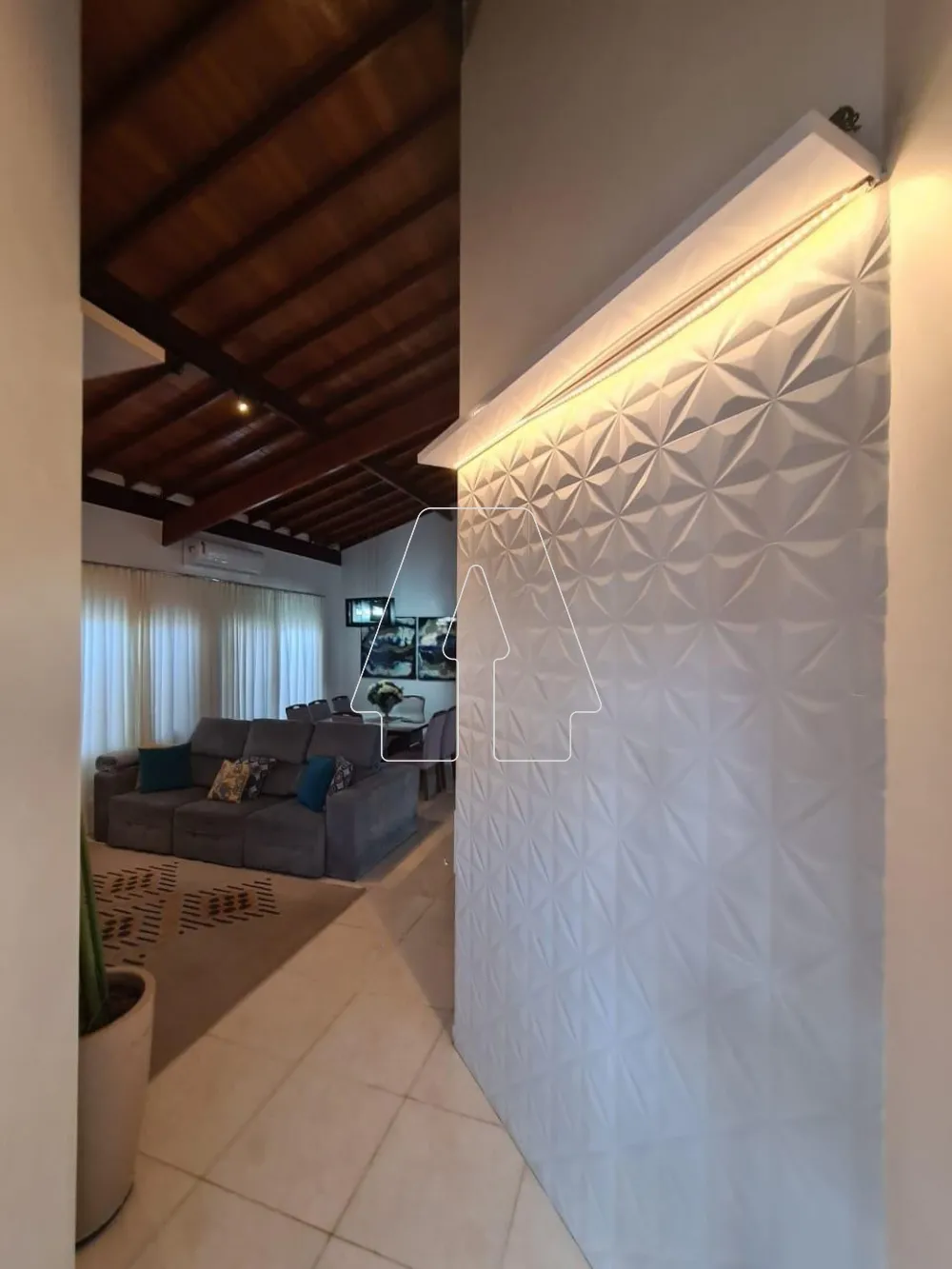 Comprar Casa / Condom&iacute;nio em Ara&ccedil;atuba R$ 860.000,00 - Foto 2