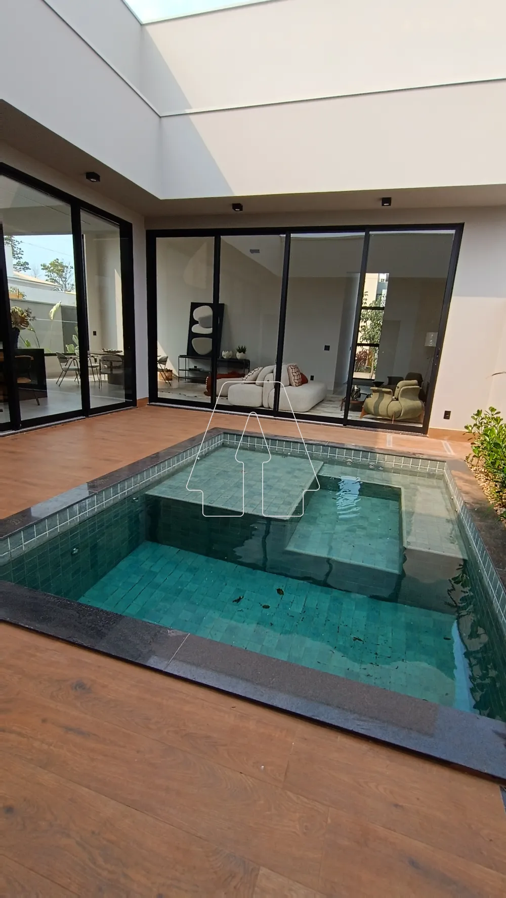 Comprar Casa / Condom&iacute;nio em Ara&ccedil;atuba R$ 1.750.000,00 - Foto 1