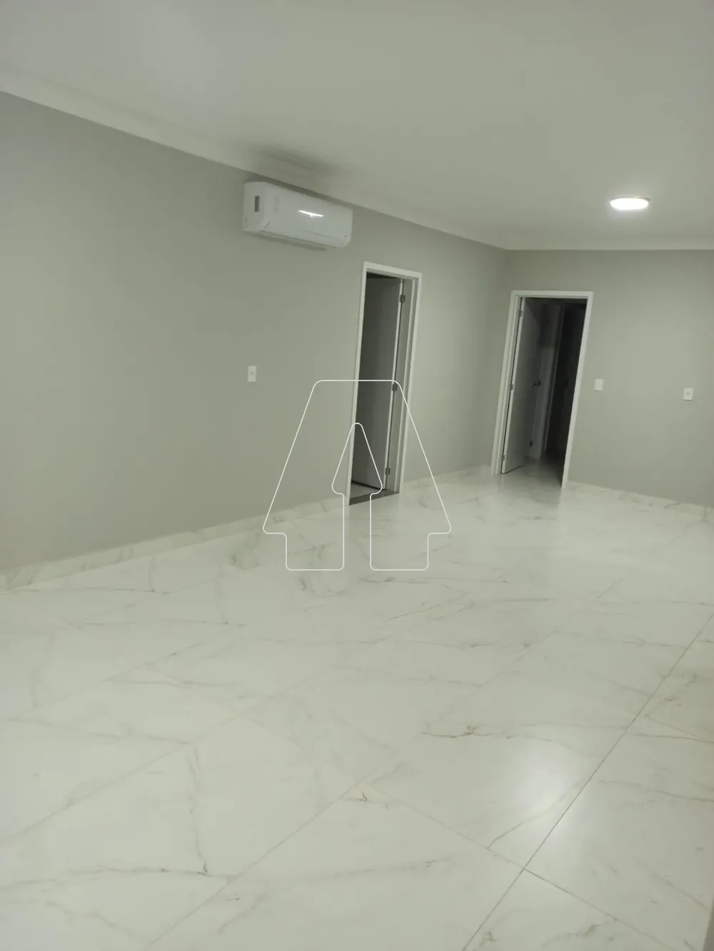 Alugar Apartamento / Padr&atilde;o em Ara&ccedil;atuba R$ 3.300,00 - Foto 1