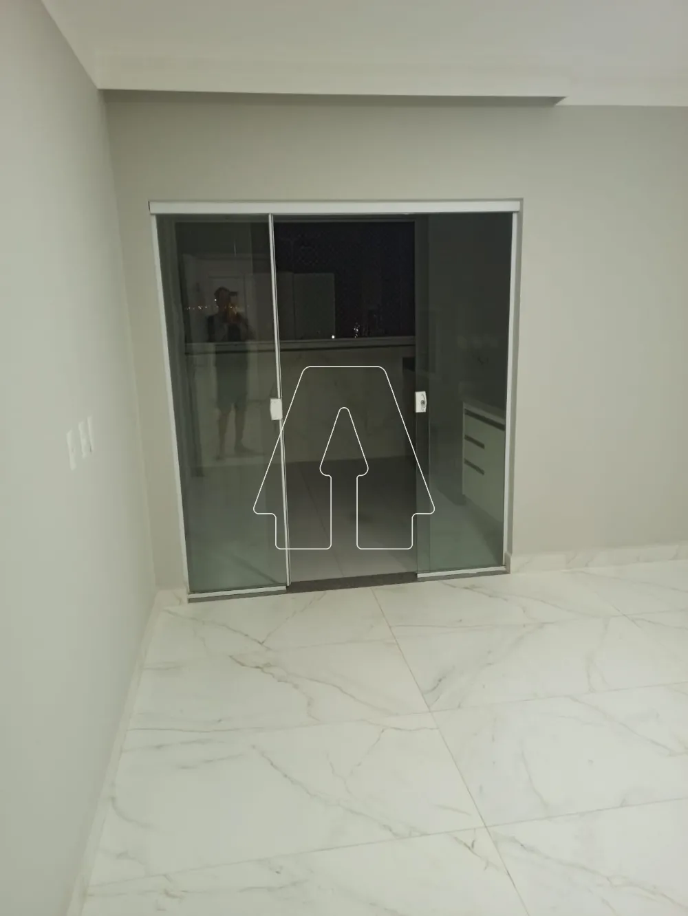 Alugar Apartamento / Padr&atilde;o em Ara&ccedil;atuba R$ 3.300,00 - Foto 2