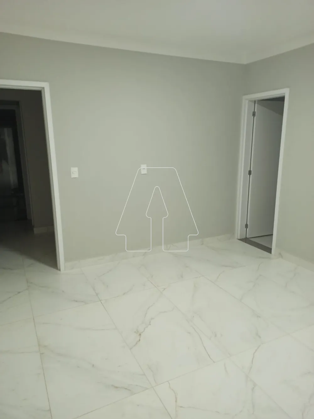 Alugar Apartamento / Padr&atilde;o em Ara&ccedil;atuba R$ 3.300,00 - Foto 3