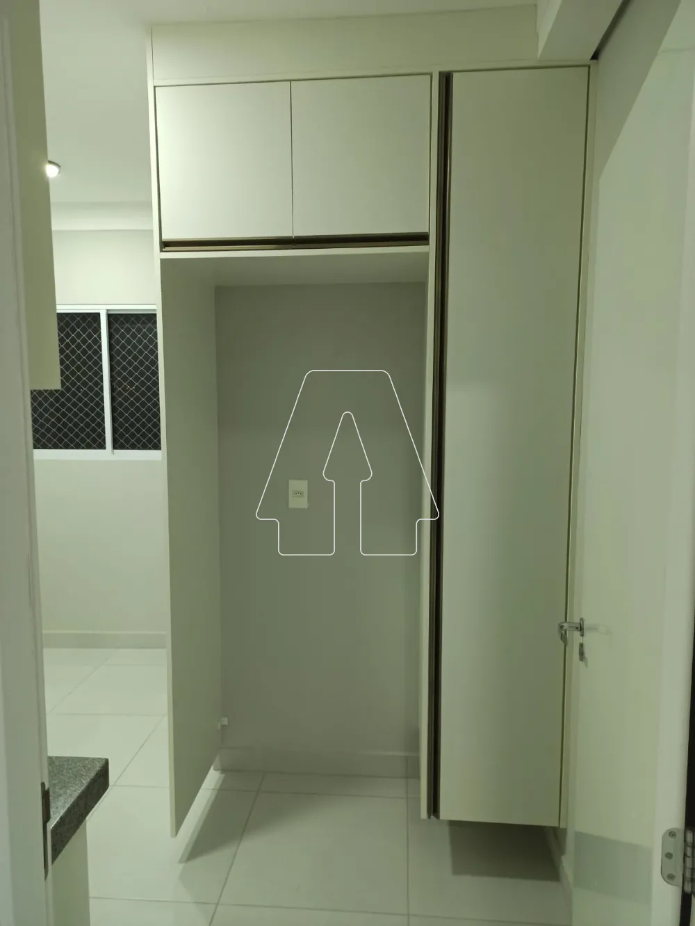 Alugar Apartamento / Padr&atilde;o em Ara&ccedil;atuba R$ 3.300,00 - Foto 13