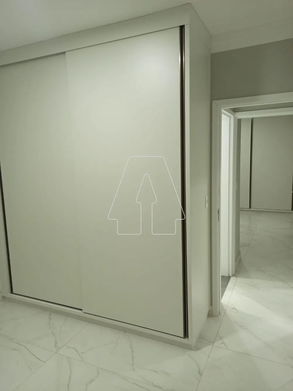 Alugar Apartamento / Padr&atilde;o em Ara&ccedil;atuba R$ 3.300,00 - Foto 6