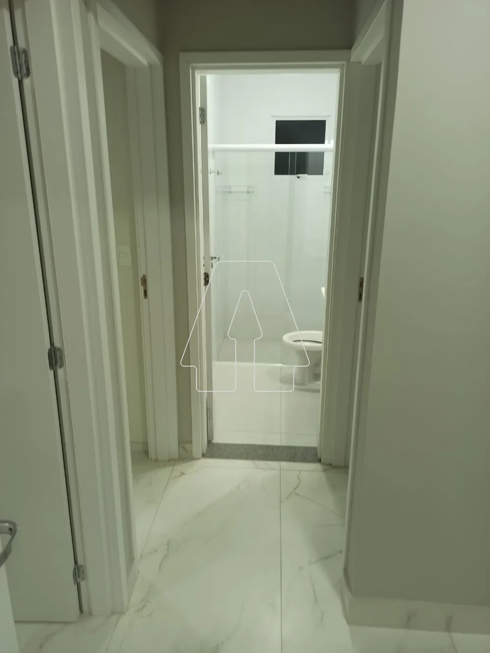 Alugar Apartamento / Padr&atilde;o em Ara&ccedil;atuba R$ 3.300,00 - Foto 8