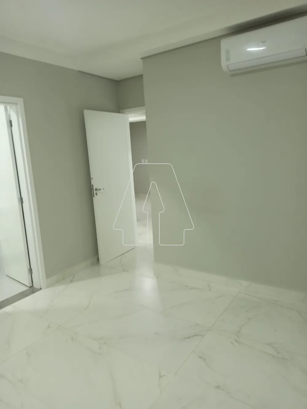 Alugar Apartamento / Padr&atilde;o em Ara&ccedil;atuba R$ 3.300,00 - Foto 10