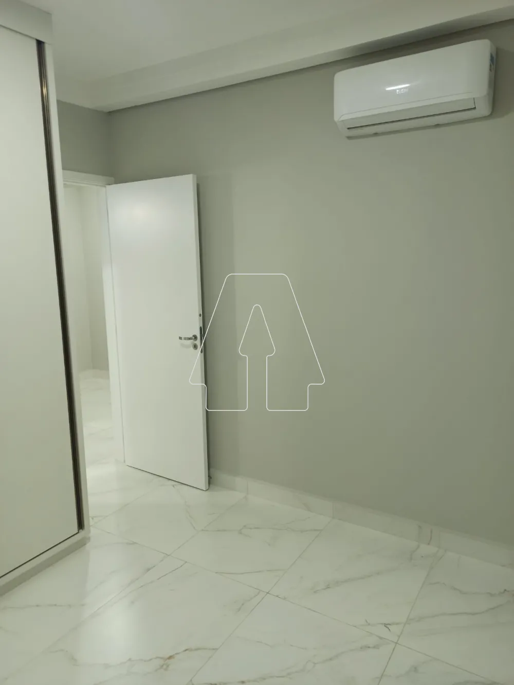 Alugar Apartamento / Padr&atilde;o em Ara&ccedil;atuba R$ 3.300,00 - Foto 11