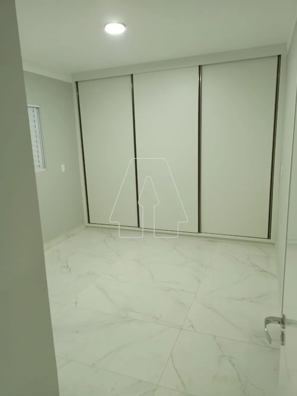 Alugar Apartamento / Padr&atilde;o em Ara&ccedil;atuba R$ 3.300,00 - Foto 14