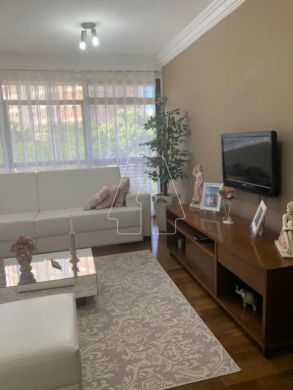 Alugar Apartamento / Padr&atilde;o em Ara&ccedil;atuba R$ 4.500,00 - Foto 3